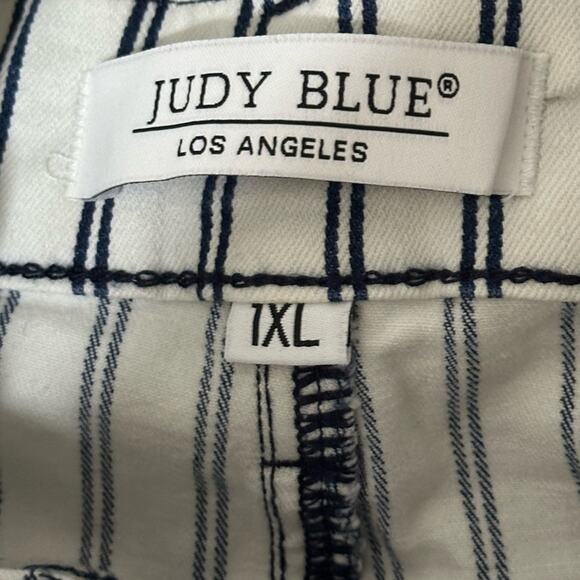 Judy Blue Railroad Stripe Overalls NWOT PLUS 1x - Picture 10 of 13
